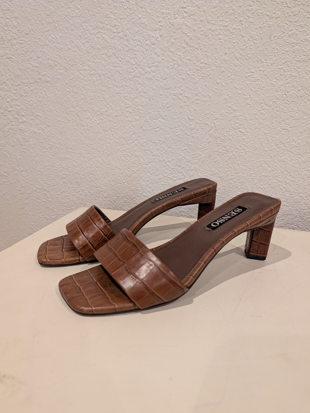 Senso Brown Croc-Embossed Slide Heels